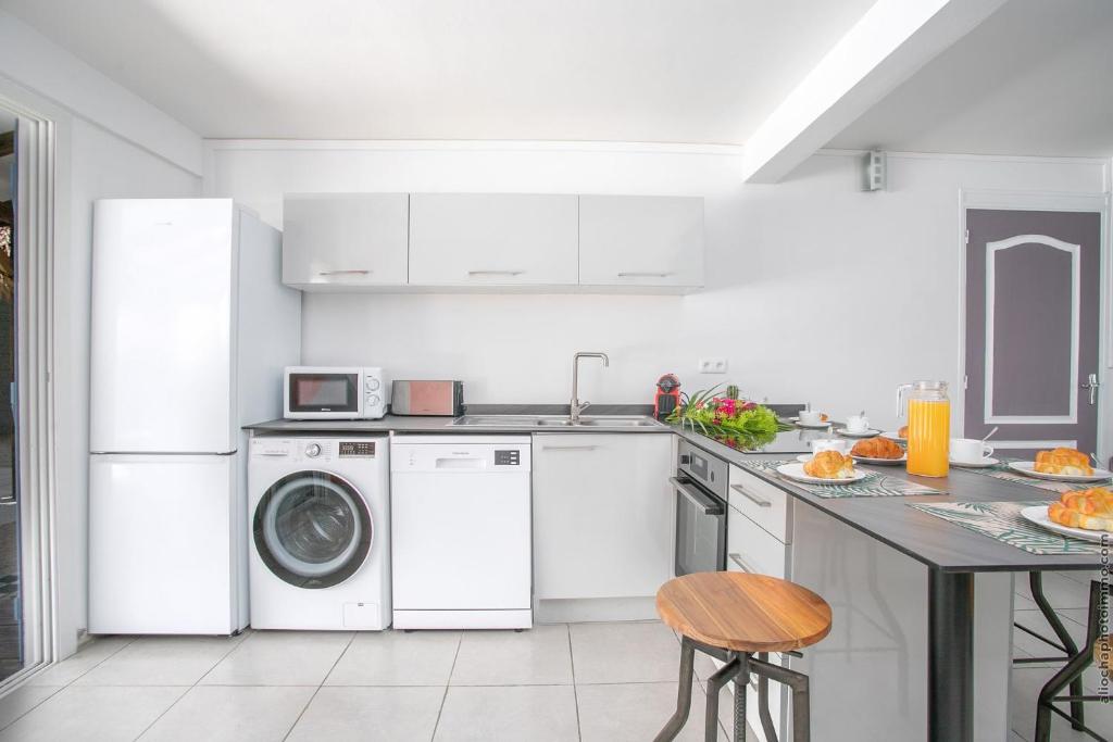 Kuchyň nebo kuchyňský kout v ubytování Villa Sunrays