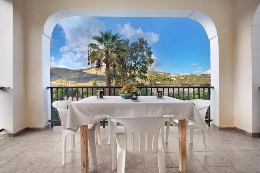 Dolphin Apartment 1, Kerion (updated prices 2024)