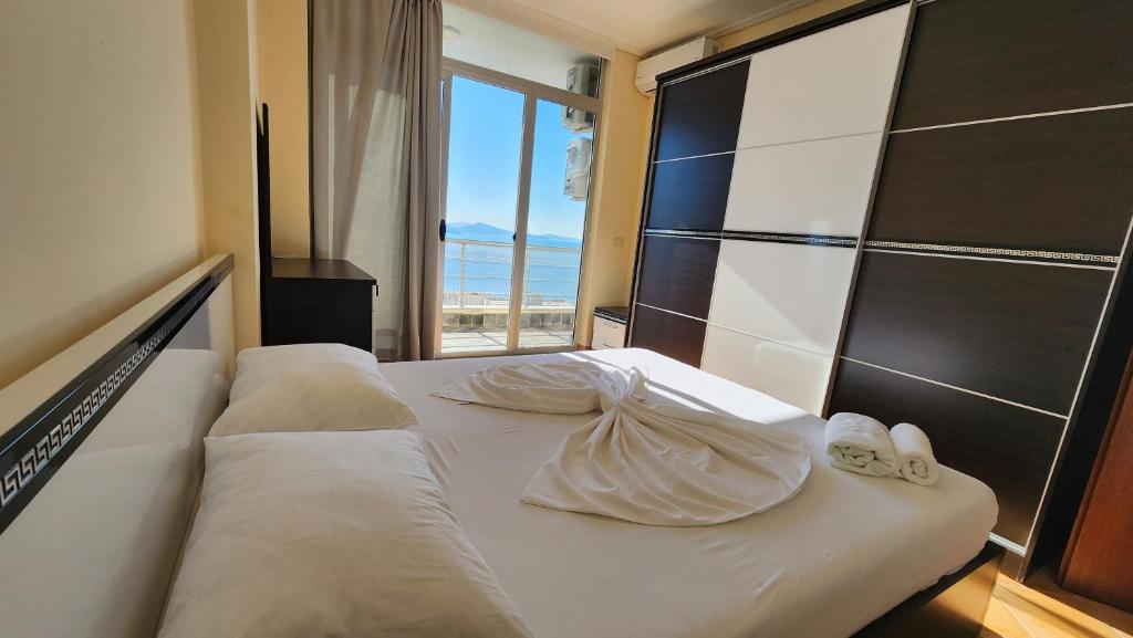 Spacious Sea View Apartment - Imazhi 2