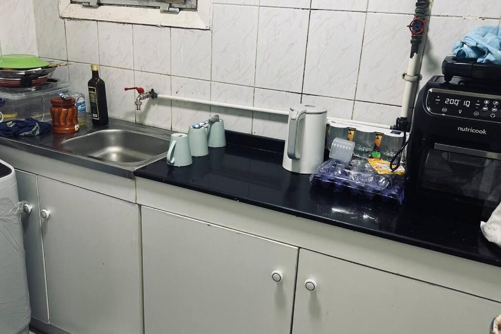 Kuchyň nebo kuchyňský kout v ubytování 1 Room in apartment available for rent