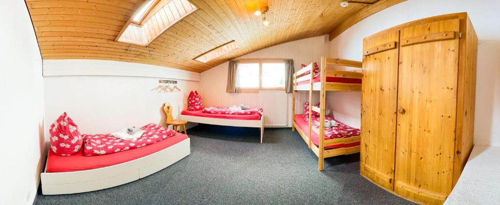 Postel nebo postele na pokoji v ubytování Heuberge