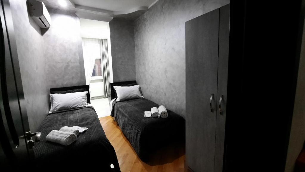 Llit o llits en una habitació de Makos Guest House