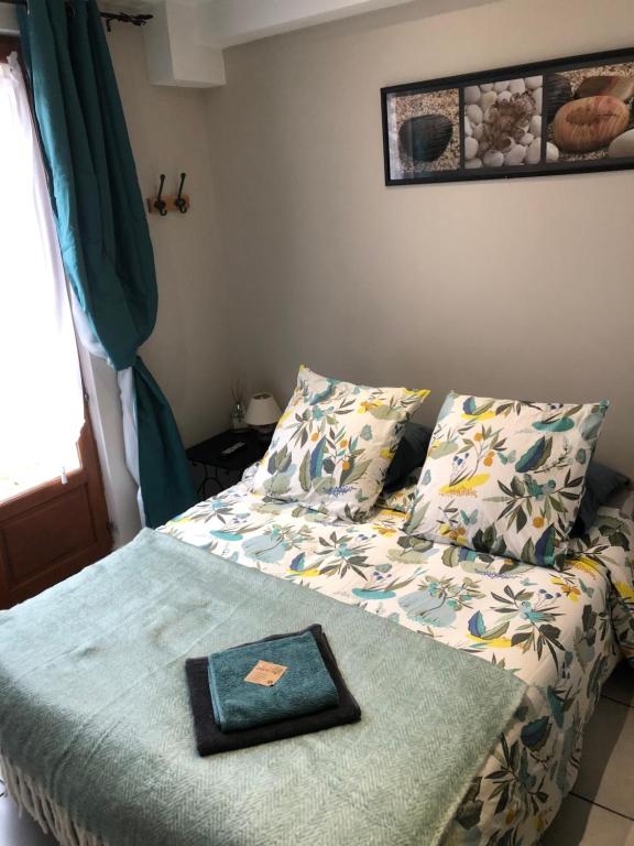 a bedroom with a bed with a tray on it at Agréable studio dans le centre historique in La Ferté-Saint-Aubin