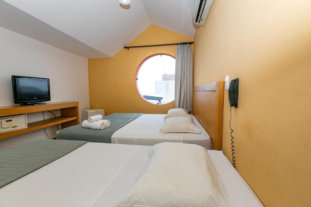 Postel nebo postele na pokoji v ubytování Safari Natal Beach Hotel