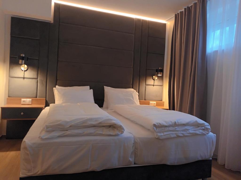 a bedroom with a large bed with a large headboard at O&O Hotel Oberursel Zentrum in Oberursel