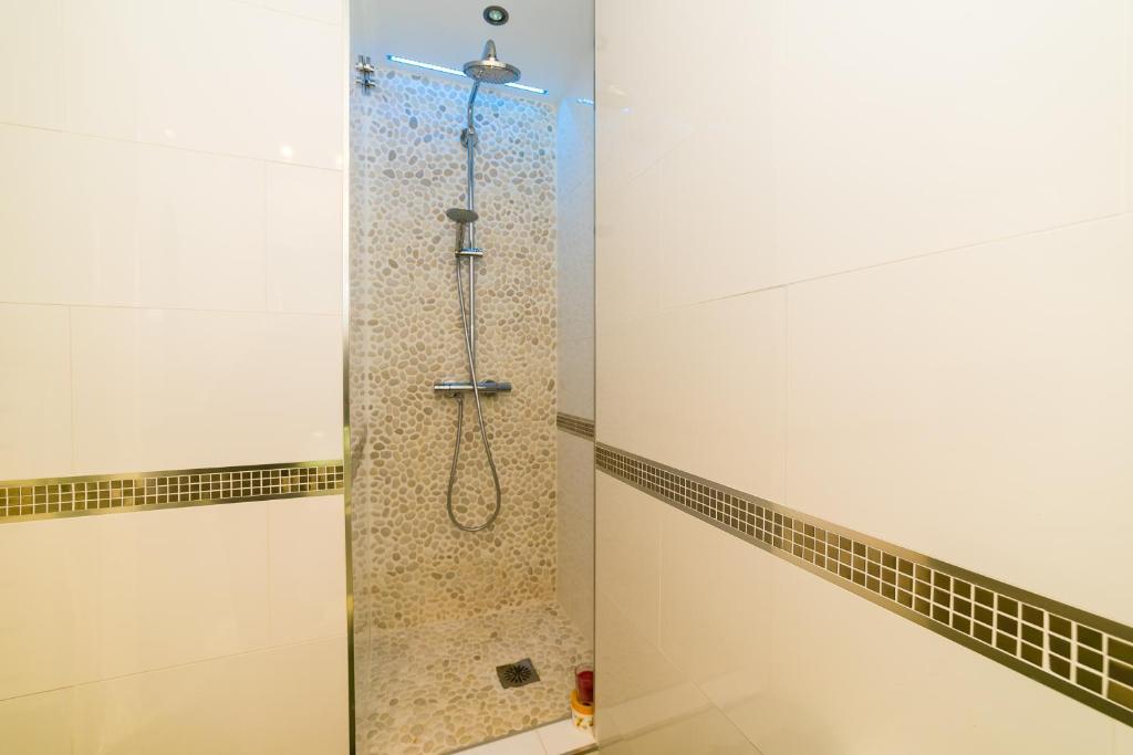Kúpeľňa v ubytovaní weforyou 2 BEDROOMS PENTHOUSE AT MALAGA CENTER