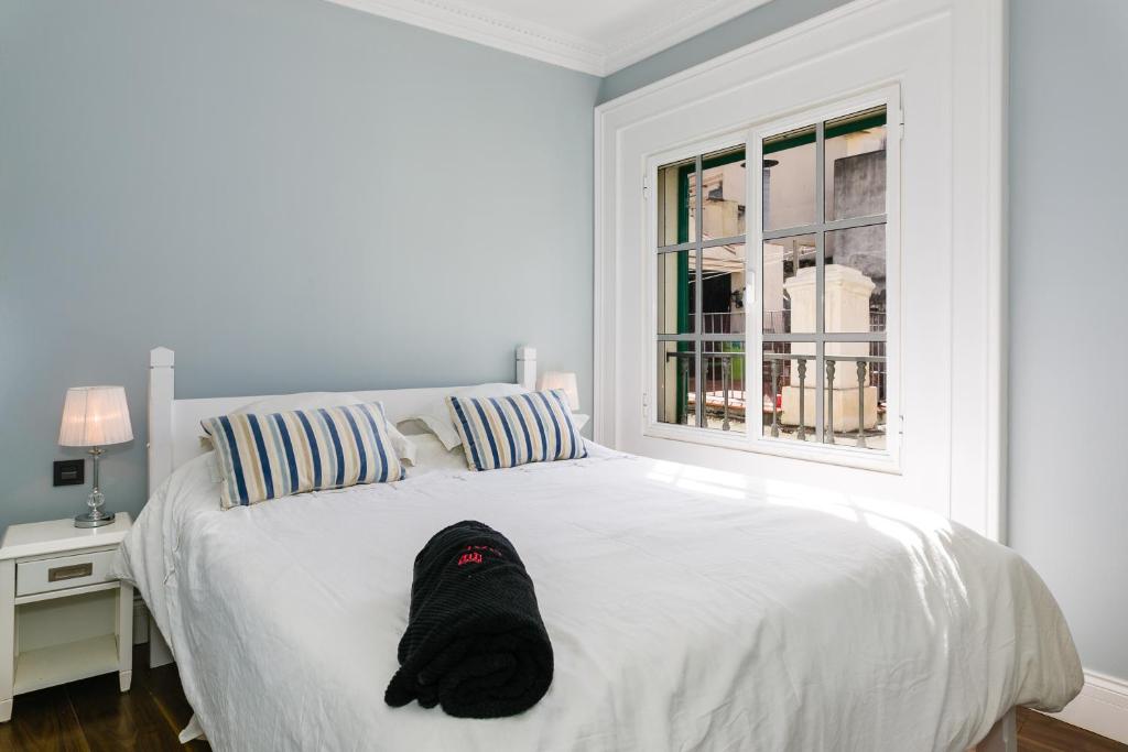 Posteľ alebo postele v izbe v ubytovaní weforyou 2 BEDROOMS PENTHOUSE AT MALAGA CENTER