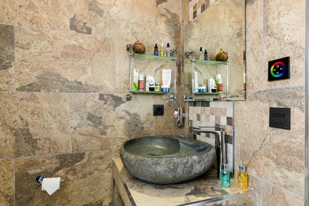 Kúpeľňa v ubytovaní weforyou 2 BEDROOMS PENTHOUSE AT MALAGA CENTER