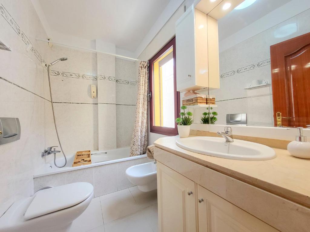 Kúpeľňa v ubytovaní MEDANO4YOU Red Mountain Sea View Holiday Home