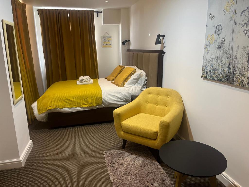 Postel nebo postele na pokoji v ubytování Naps Inn
