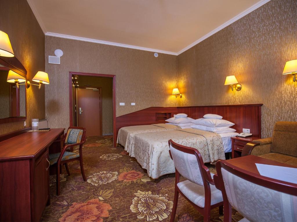 Letto o letti in una camera di Hotel Gołębiewski Wisła