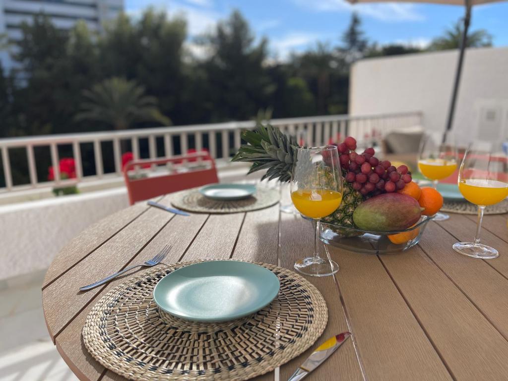 Nápoje v ubytování SUNLIGHT BEACH Apartment 2 bedrooms