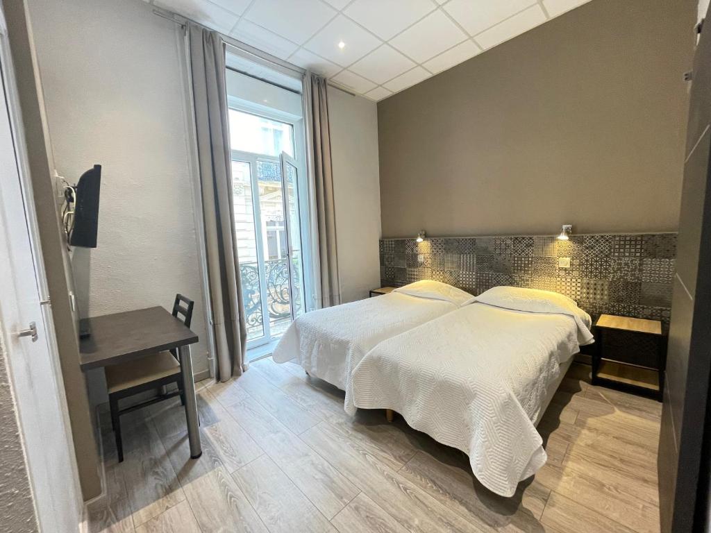 Postel nebo postele na pokoji v ubytování Hotel de La Comédie