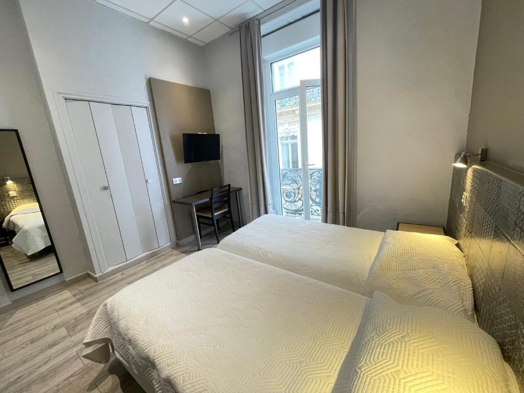 Postel nebo postele na pokoji v ubytování Hotel de La Comédie