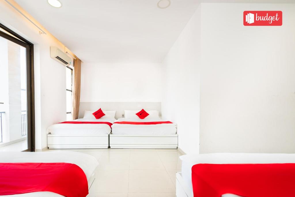Postel nebo postele na pokoji v ubytování Khanh Linh Hotel