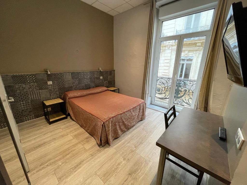 Postel nebo postele na pokoji v ubytování Hotel de La Comédie