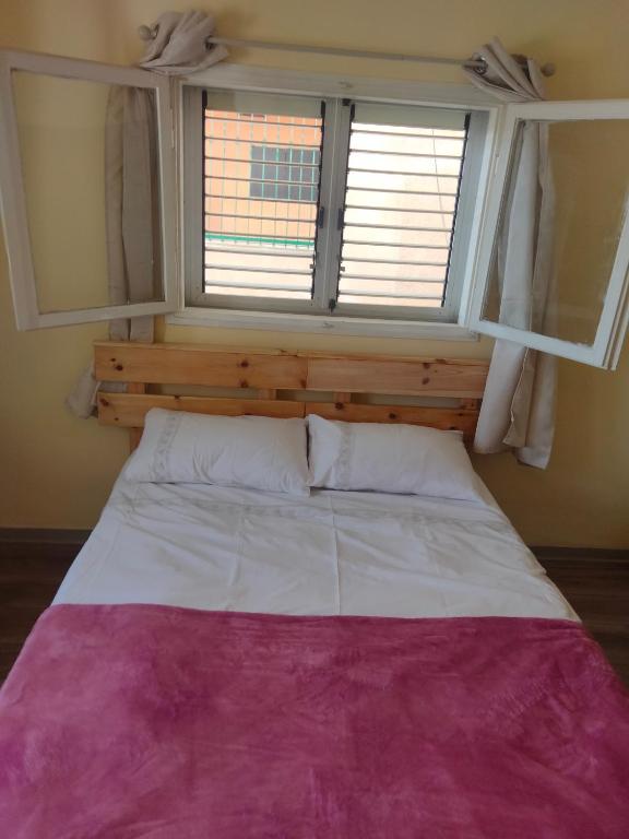 Postel nebo postele na pokoji v ubytování Seedi Yousef Hostel & Cafe