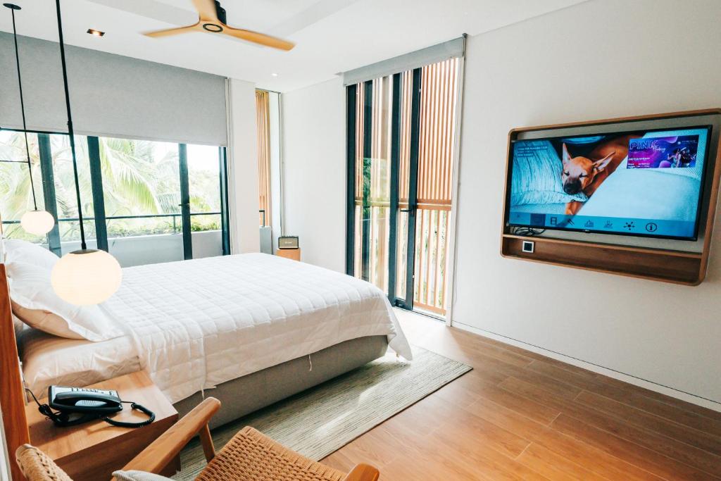 TV a/nebo společenská místnost v ubytování Joy Villa Phu Quoc - 3BR with Private Pool