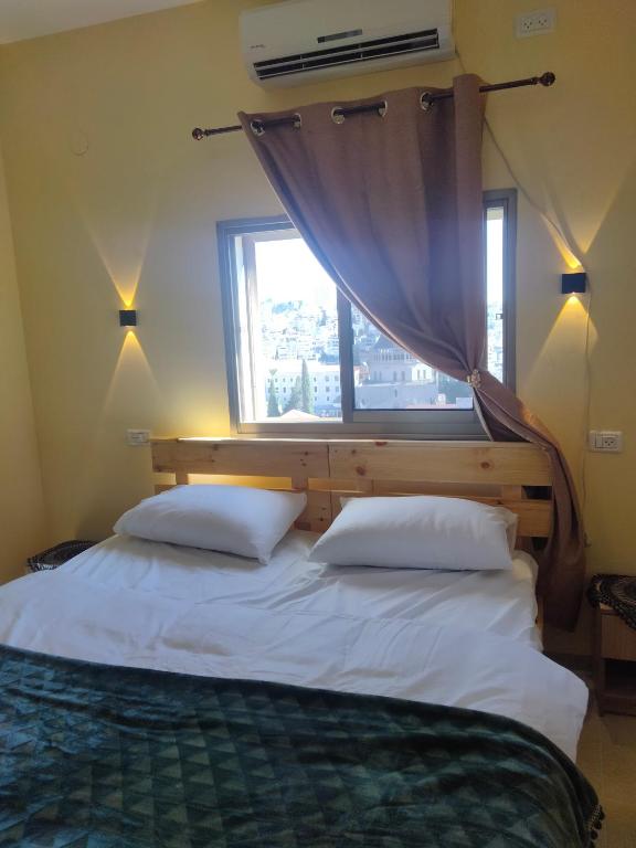Postel nebo postele na pokoji v ubytování Seedi Yousef Hostel & Cafe
