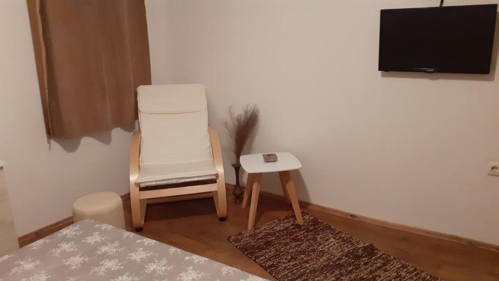 Televízia a/alebo spoločenská miestnosť v ubytovaní apartmani G&M