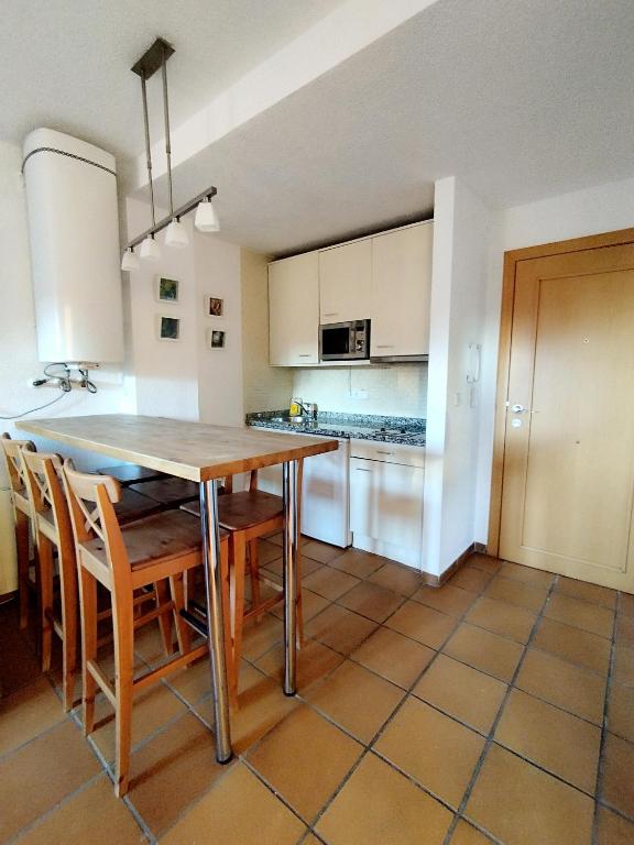 Apartamentos Arttyfal con parking y wifi by SURYNIEVE - Appartement Met één Slaapkamer Met Parkeren