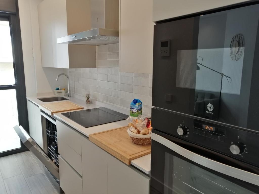A kitchen or kitchenette at Dindurra Gijón Centro-Parking gratuito