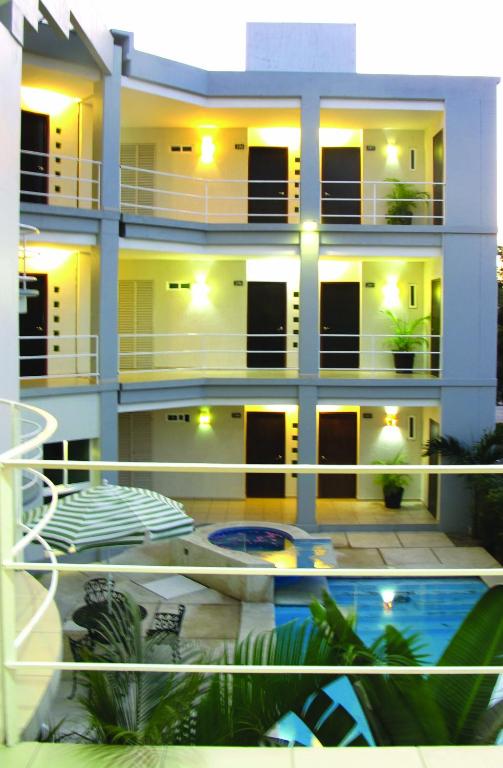 Bazén v ubytování Hotel RS Suites nebo v jeho okolí