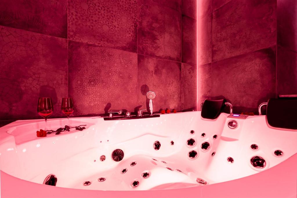 Łazienka w obiekcie Jacuzzi & Bike Apartment, Krakow