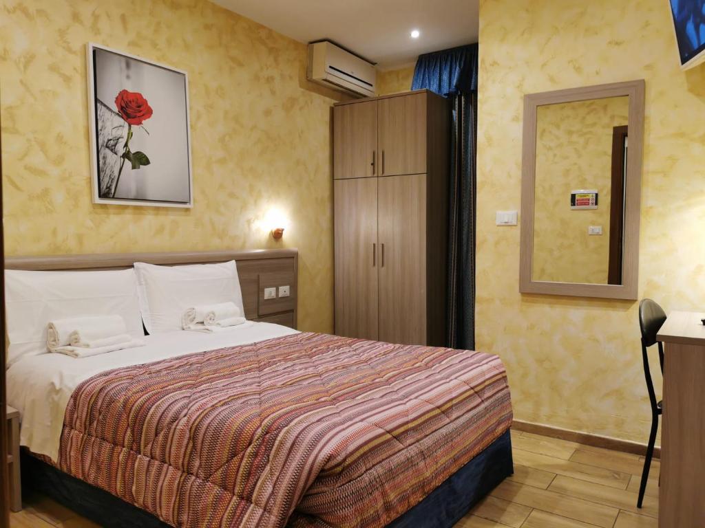 A bed or beds in a room at Hotel Orchidea