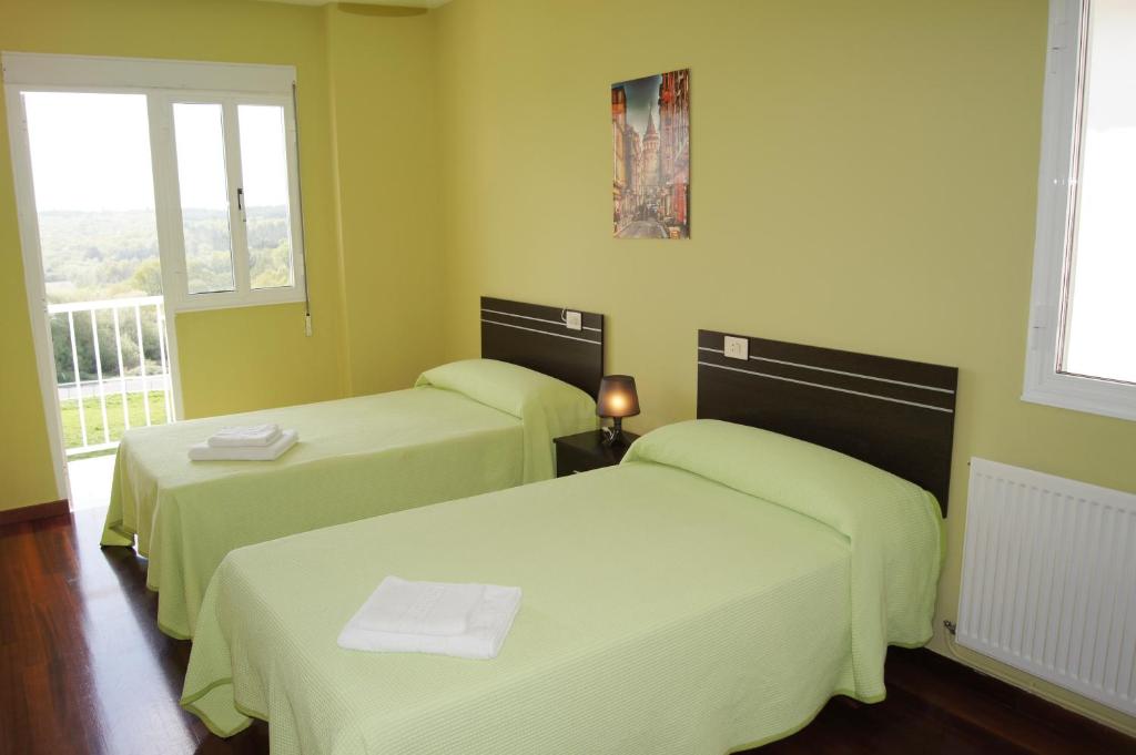 Apartamentos Turísticos Guillermo - Apartamento De Tres Habitaciones