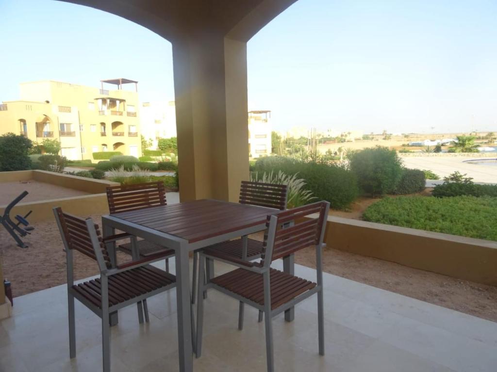 Balkón nebo terasa v ubytování Water Side - Luxurious Ground floor 3 BD Apartment in El Gouna-Red Sea