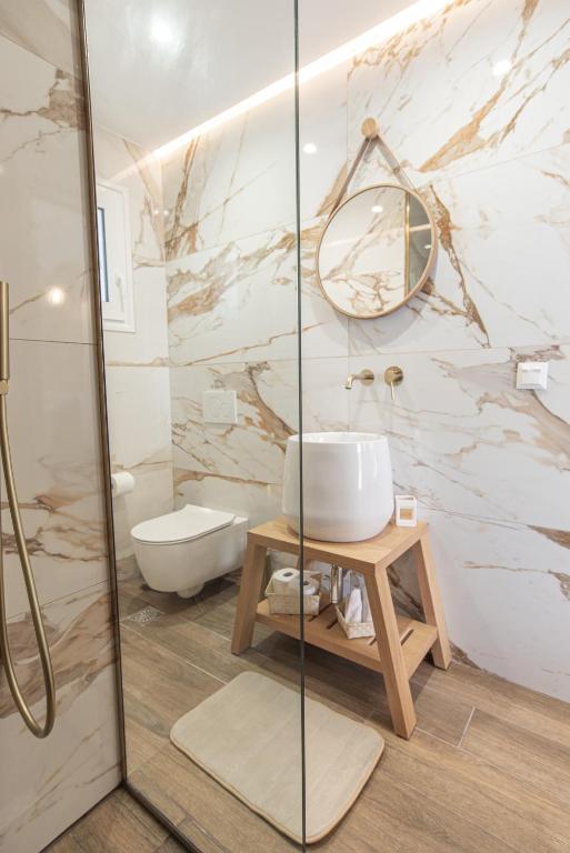 Kúpeľňa v ubytovaní 2bdroom Plaka Apartment