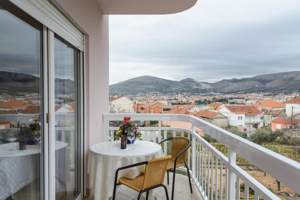 Nespecifikovaný výhled na hory nebo výhled na hory při pohledu z apartmánu