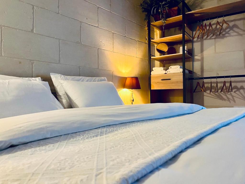 Postel nebo postele na pokoji v ubytování Ta Pinu Guesthouse