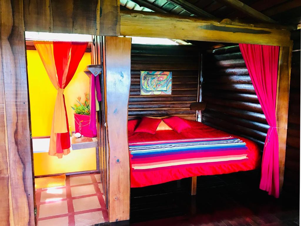 Postel nebo postele na pokoji v ubytování El Sol Monteverde