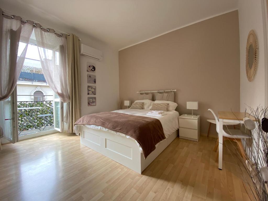 Chic Design Flat Milan - City Center & Balcony