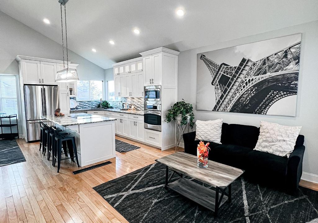 Family Home Near Downtown, Ski Resorts & Airport - Housity