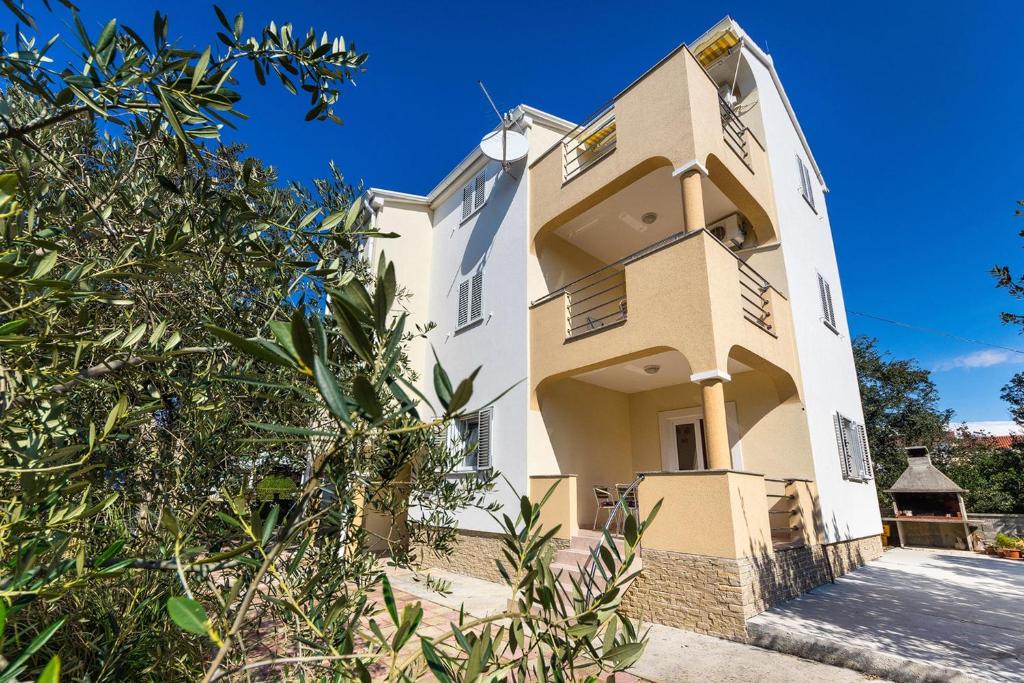 Budova, v ktorej sa apartmán nachádza