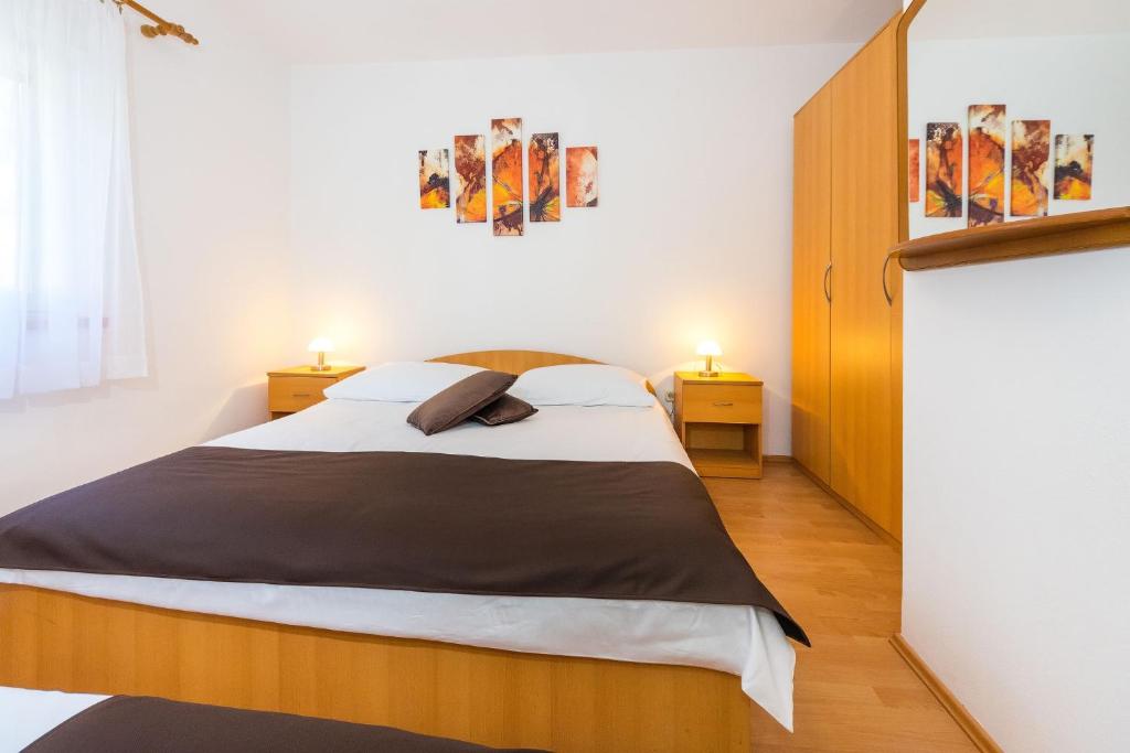 Posteľ alebo postele v izbe v ubytovaní Apartment Vrsi - Mulo 5951a