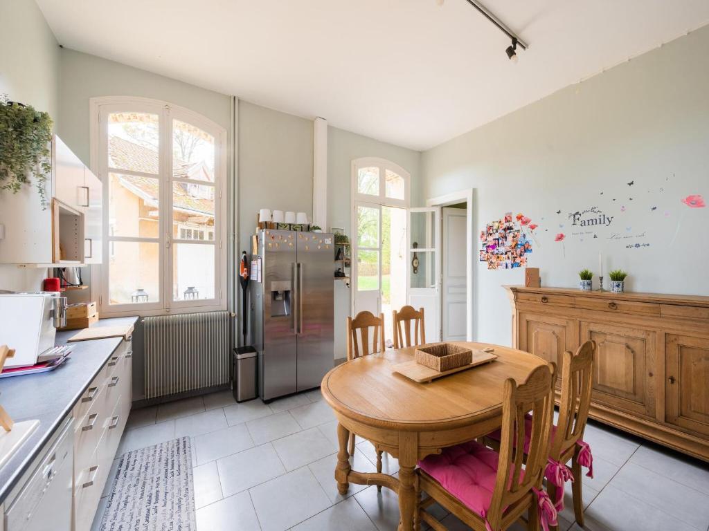 Kuchyň nebo kuchyňský kout v ubytování Holiday home adjoining a château