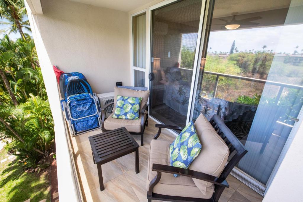 Posezení v ubytování Maui Banyan H311 1BD 2BA 3 min walk to the beach in the Heart of South Kihei!