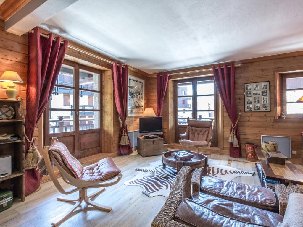 a living room with a couch and chairs and windows at Appartement Val-d'Isère, 5 pièces, 8 personnes - FR-1-694-106 in Val-d'Isère