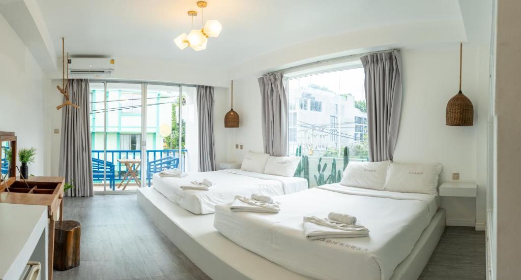 Meow Cat Cafe & Hotel