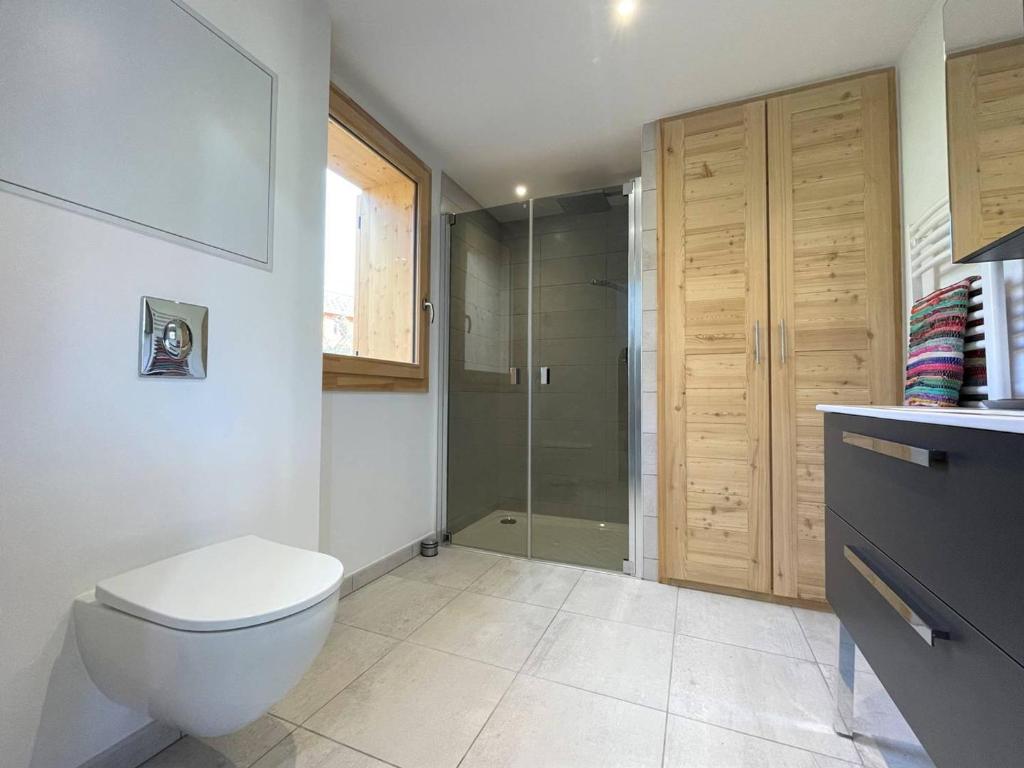 a bathroom with a toilet and a shower at Chalet Puy-Saint-Pierre, 4 pièces, 8 personnes - FR-1-330C-136 in Puy-Saint-Pierre