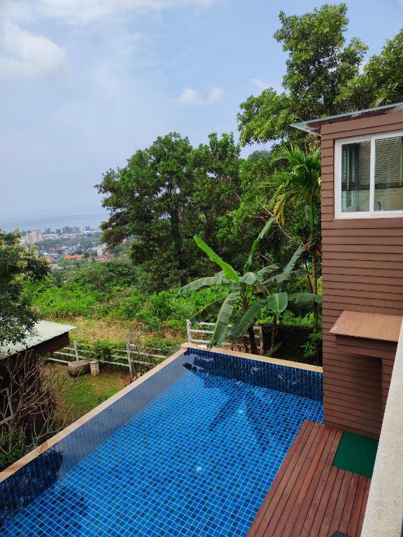 Bazén v ubytování Phuket Jungle Experience Resort nebo v jeho okolí