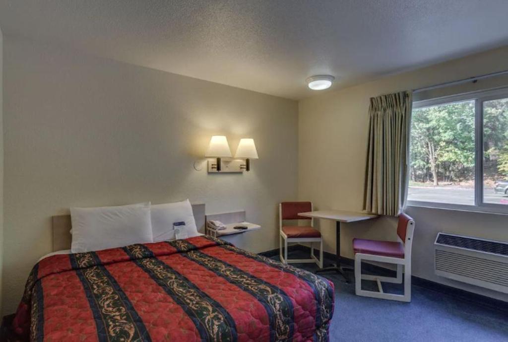 Postel nebo postele na pokoji v ubytování Motel 6-Spokane, WA - West