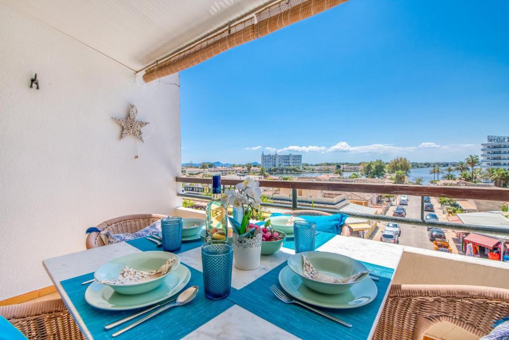 a dining room with a table with a view of the ocean at Ideal Property Mallorca - Mas i Reus 10 in Alcudia