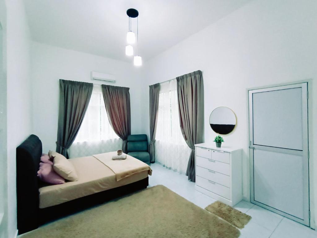 a bedroom with a bed and a mirror at Aila Homestay Pendang in Pendang