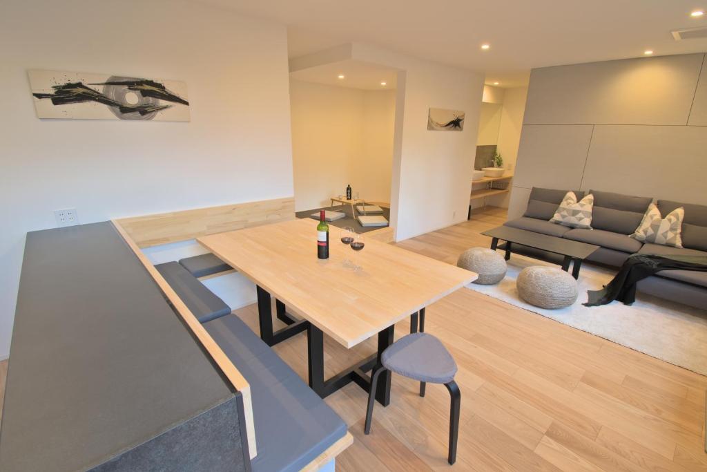 Posezení v ubytování Myoko Apartments