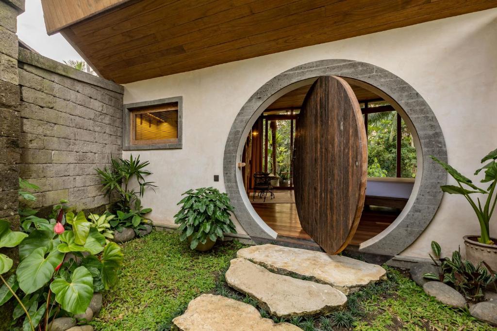 TOP 10 Mejores Hoteles de Lujo en Ubud, Bali 409545642